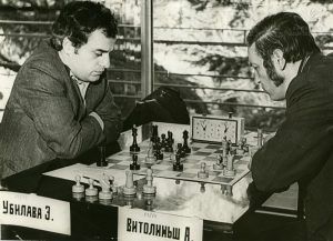 coach GM Elizbar Ubilava versus Alvis in 1979 International Chess Championship